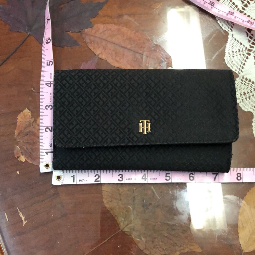 SOLD Tommy Hilfiger wallet - Picture 5 of 10